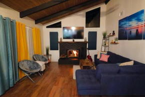 Beautiful Renovated Cozy Forest Home with Hot Tub in Crestline